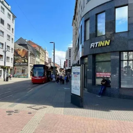 Plaza De Luxe 브라티슬라바